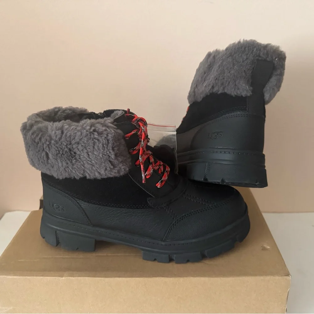 UGG Ashton Addie Snow Leather Boot. Waterproof. Size: 8